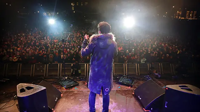 Josh Littlejohn MBE addresses the Sleep in the Park participants